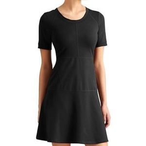🎉 Sold elsewhere 🎉 Athleta En Route Dress, EUC